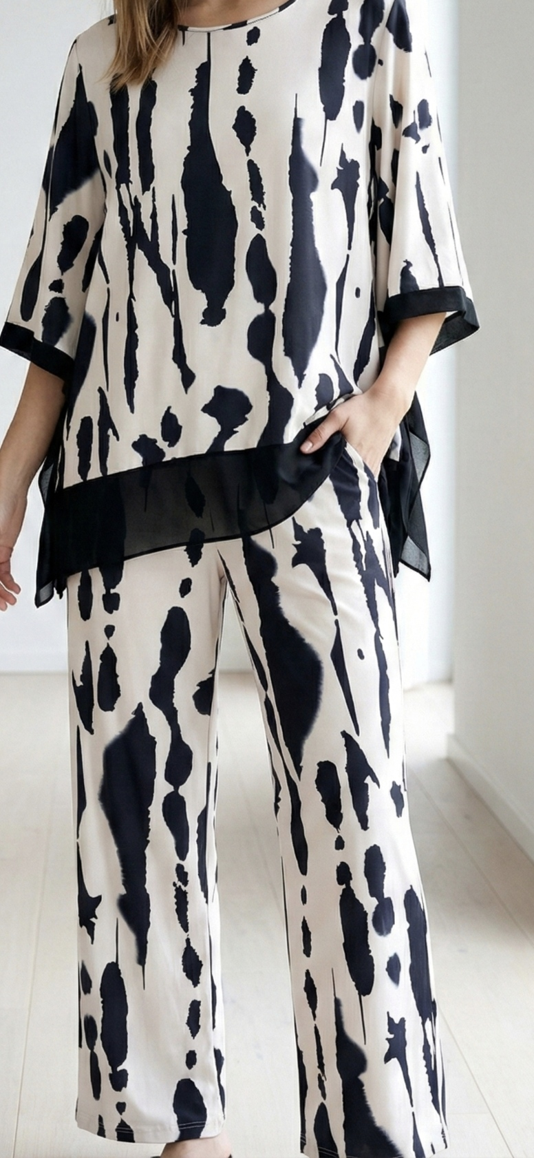 Set Short-sleeves blouse and trousers