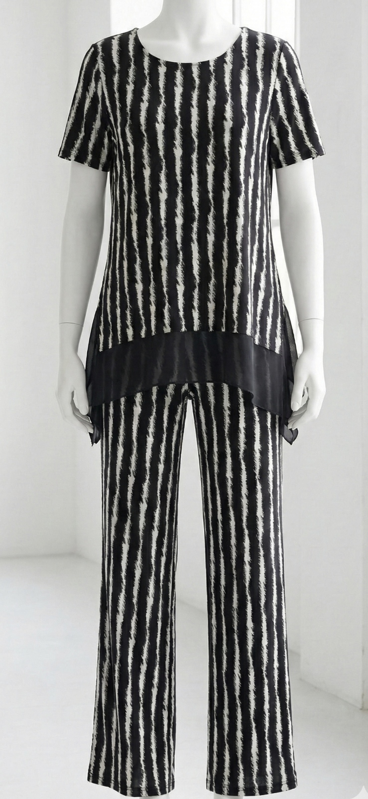 Set Short-sleeves blouse and trousers