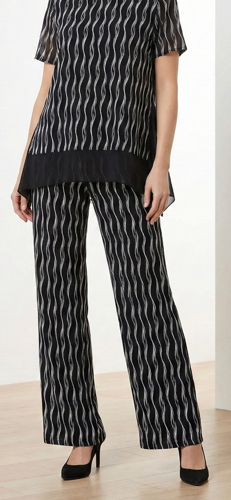 Set Short-sleeves blouse and trousers