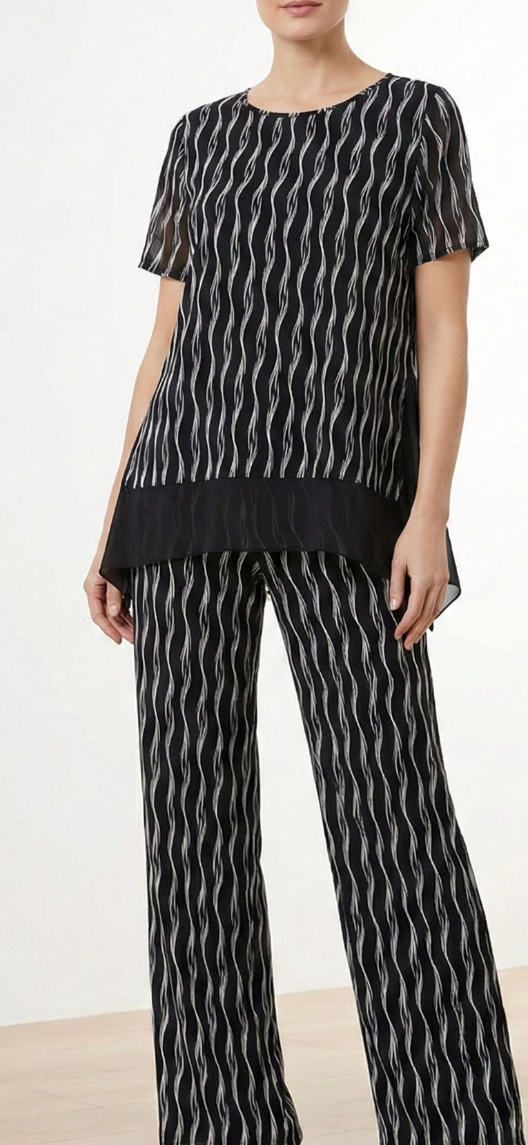 Set Short-sleeves blouse and trousers