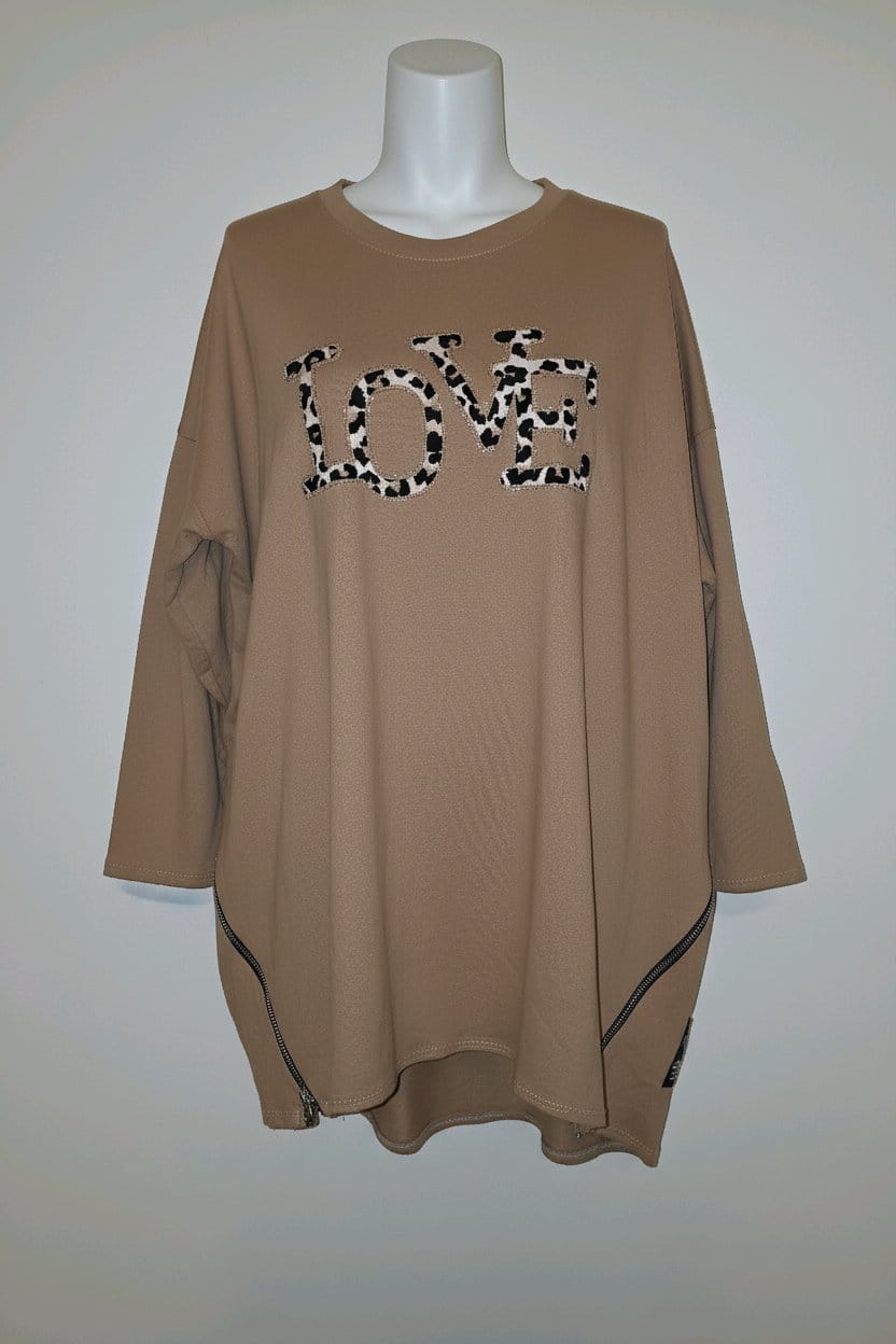 Women's hobo bag with adjustable strap - detail shot"